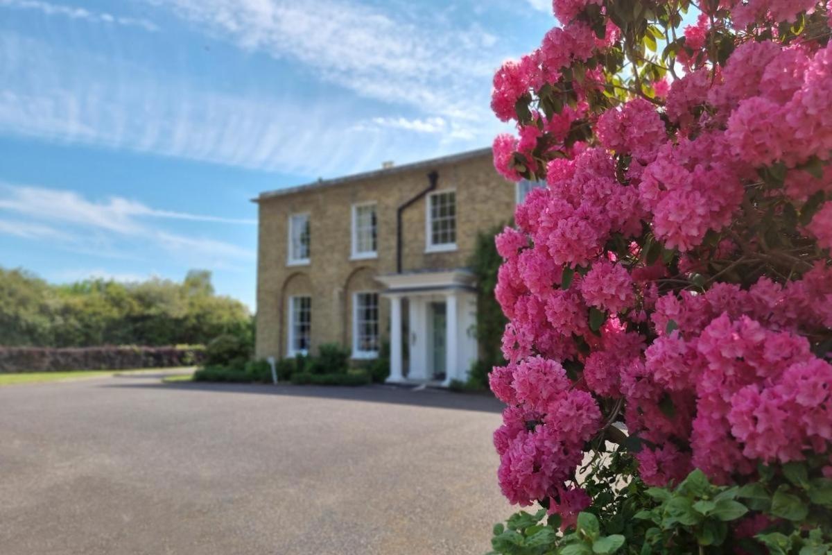 Hadlow Manor Hotel Exterior foto