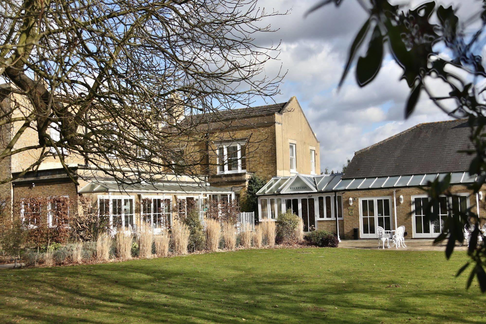 Hadlow Manor Hotel Exterior foto